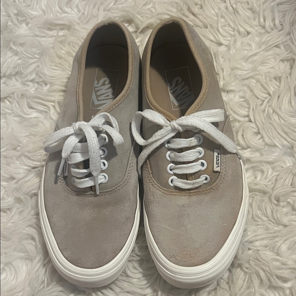Vans pigskin suede sneaker  M 7.5 / W 9